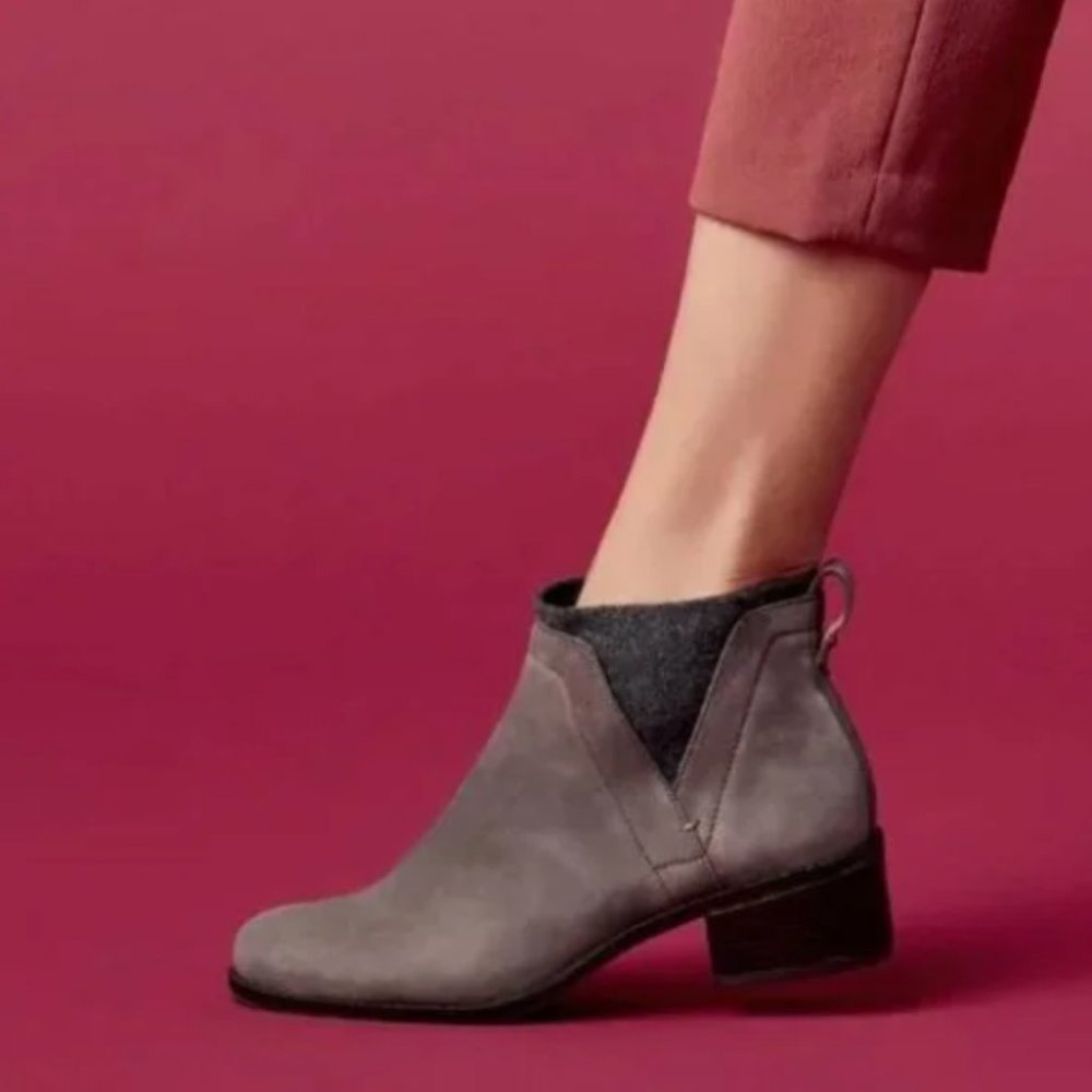 Vionic- Weather Resistant Joslyn Ankle Boots size 7